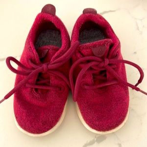 Trendy and comfy AllBirds for toddler girls in size 8!!